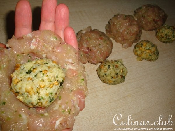 Куриные котлеты со сливочно-ореховой начинкой