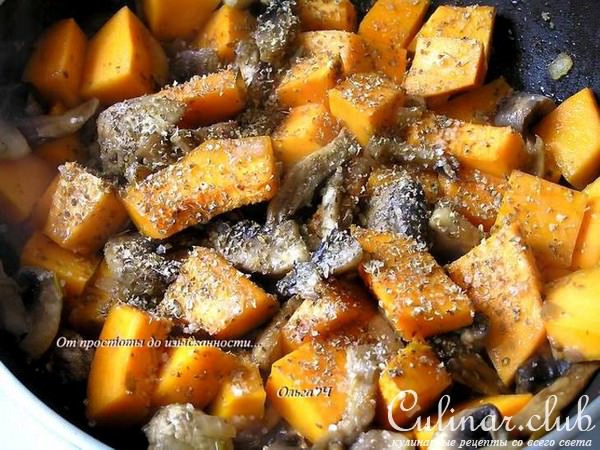 Курица с тыквой, шампиньонами и майораном (в мультиварке)