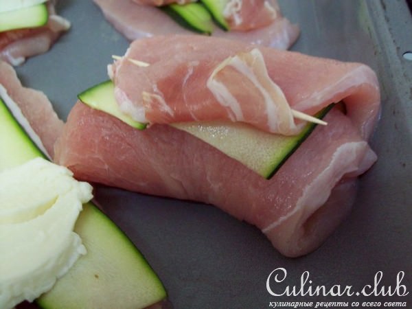 Куриные рулетики с моцарелой.