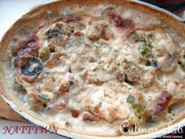 Овощи с грибами и мясом под ореховым соусом.
