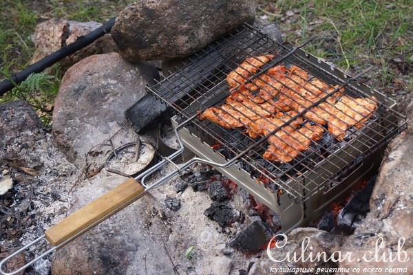 Куриные грудки в томатной пасте (для жарки на углях)