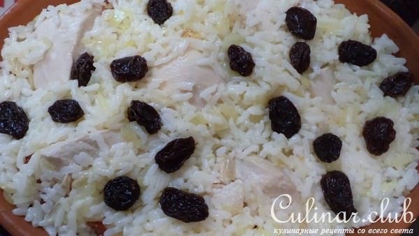 Филе цыпленка запеченное с рисом Жасмин, курагой, изюмом и кунжутом!