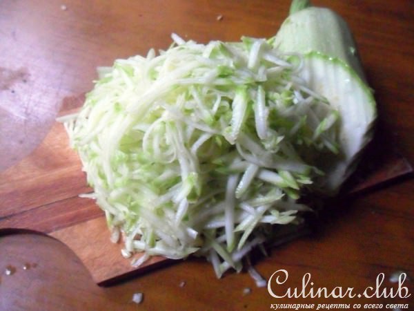 Куриные оладьи с кабачком и пореем