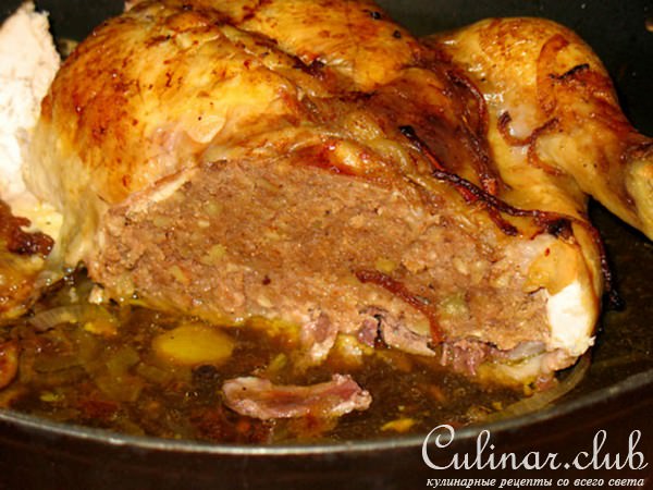 Курица с ореховой начинкой и сливово-вишнёвым соусом
