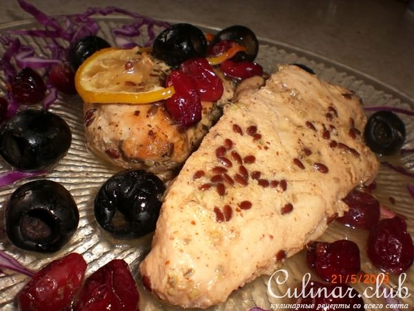 Запеченая медовая курица с маслинами и клюквой