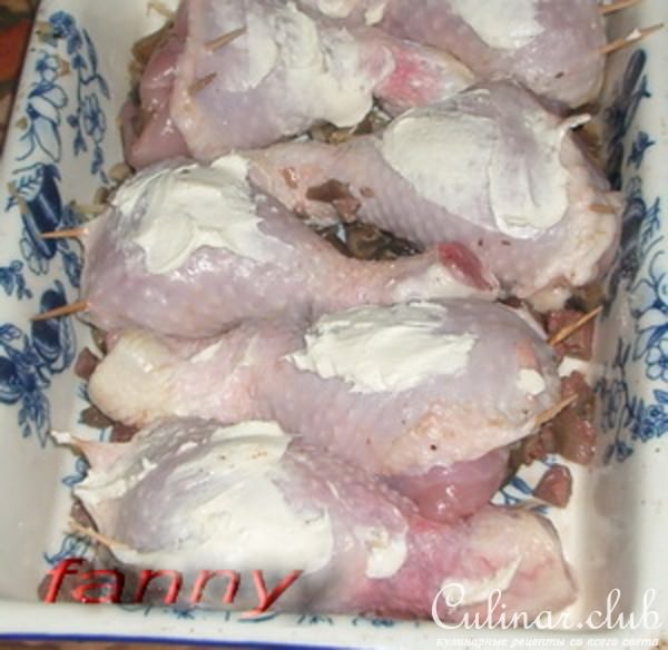 Куриные голени, фаршированные грибами и печенкой