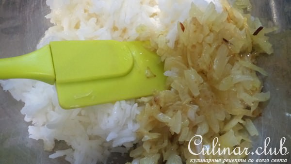 Филе цыпленка запеченное с рисом Жасмин, курагой, изюмом и кунжутом!