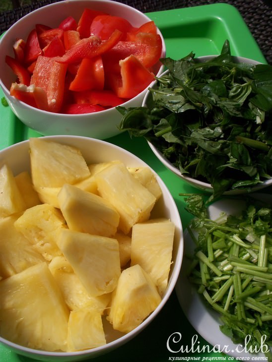 Куриные грудки с ананасами.