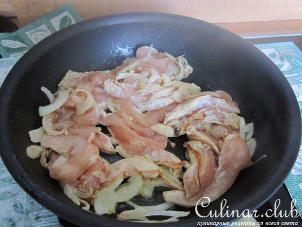 Куриная грудка с овощами и сливками 