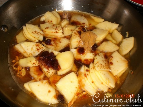 Куриная грудка с соусом из манго и яблок
