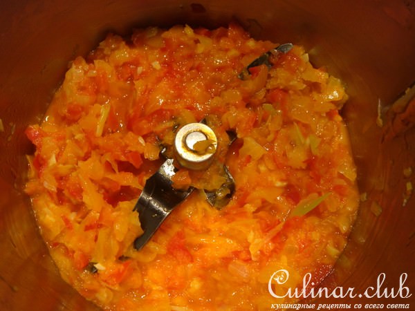 Курица или индейка тушеная с красным болг.перцем и том.соусом "tomate frito".