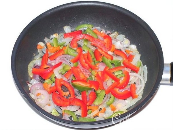 Овощное рагу с нежной курочкой