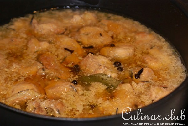 Тушенная пряная курица с тыквой