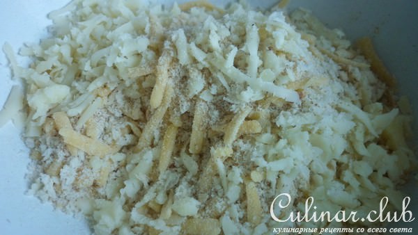 Куриное филе в панировке и ньокки в чесночно-грибном соусе 