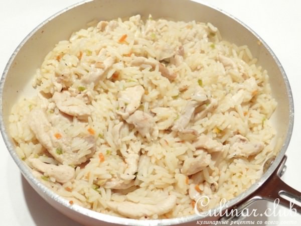 Острый рис с куриным филе по-тайски