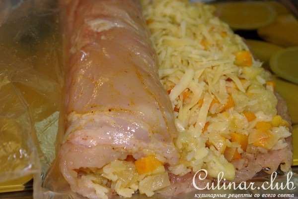 Куриный рулет в беконе с фруктовой начинкой "ассорти"
