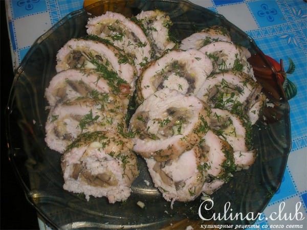 Рулет из птицы с грибной начинкой