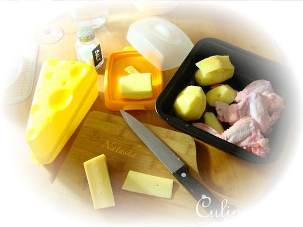 Печённые крылья с картофелем под сыром. 
