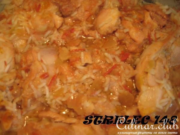 Куриное филе с соусом из оливок, каперсов и анчоусов.