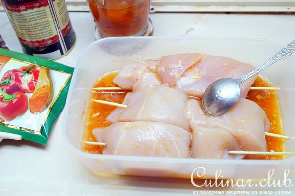 Шашлычки из куриной грудки с абрикосовым маринадом.