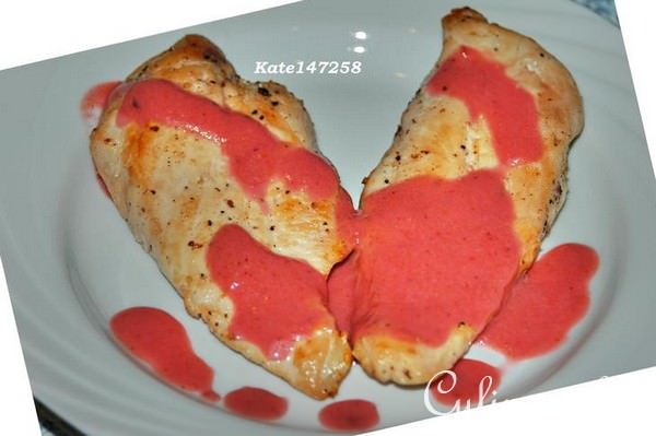 Куриные грудки с инжирным соусом.