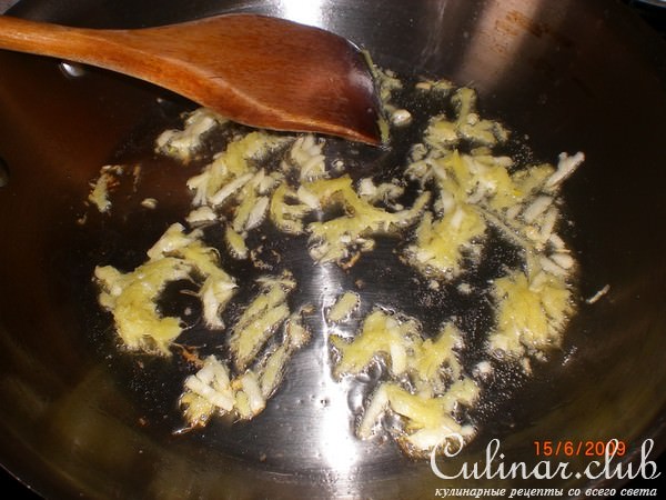 Куриная грудка с соусом из манго и яблок