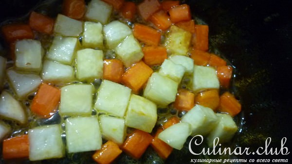 Нежная курица с чесноком и травами,с пюре из репы и картофеля и глазированными овощами