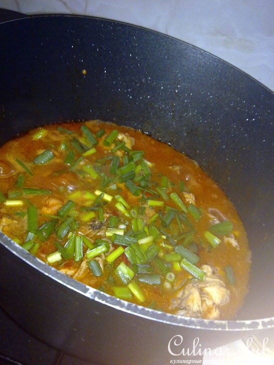Курочка с помидорами и яблоками