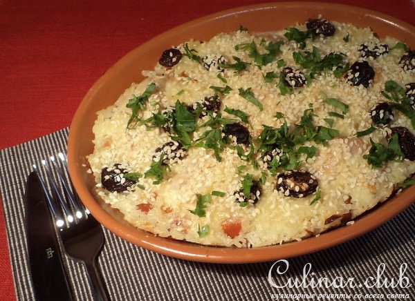 Филе цыпленка запеченное с рисом Жасмин, курагой, изюмом и кунжутом!