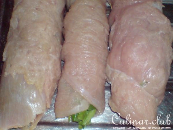 Рулетики из индейки с рукколой и вяленым помидорами