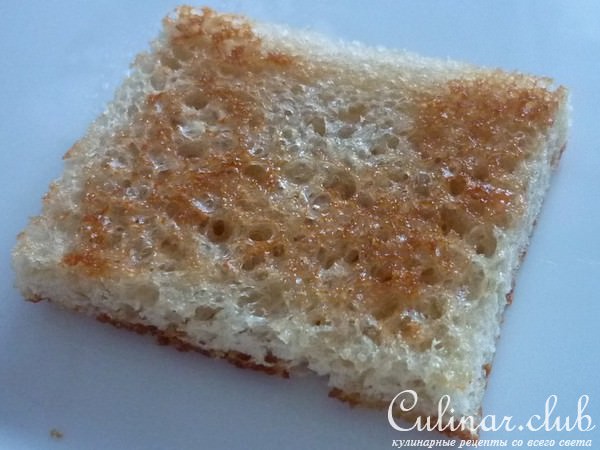 Нежная курочка по-итальянски с чесночной гренкой под пикантным салатом