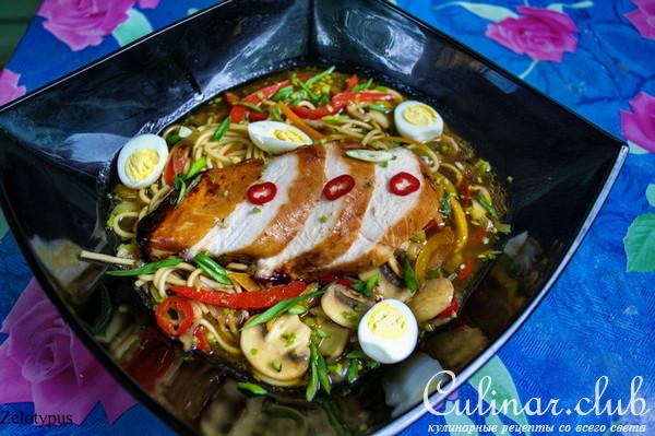 Яичная лапша с курицей