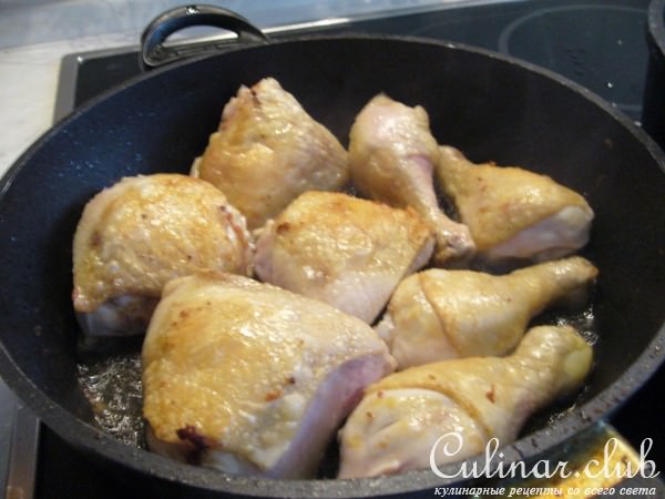 Курица с грибами и брокколи в сливочном соусе