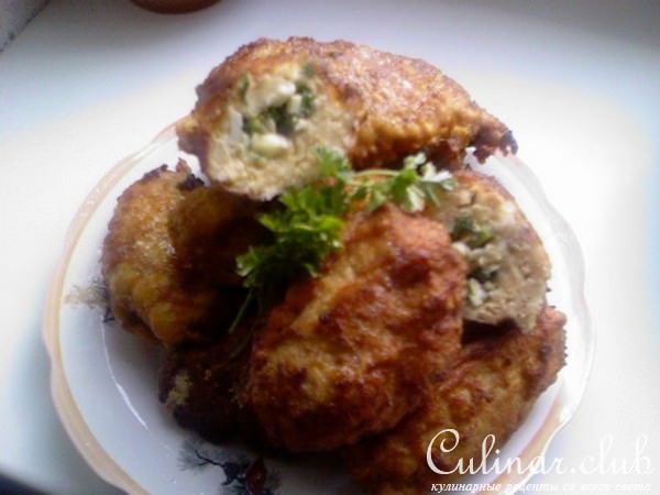 Куриные зразы, жареные в тесте.