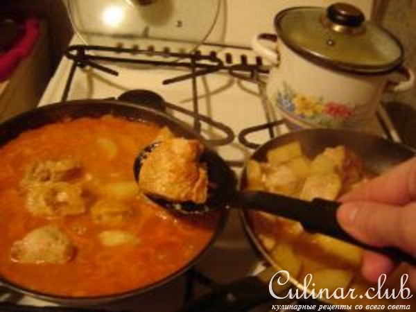 курица в остро-кисло-сладкой подливке с грибами и ананасами