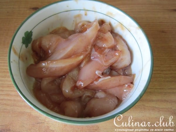 Куриная грудка с овощами и сливками 