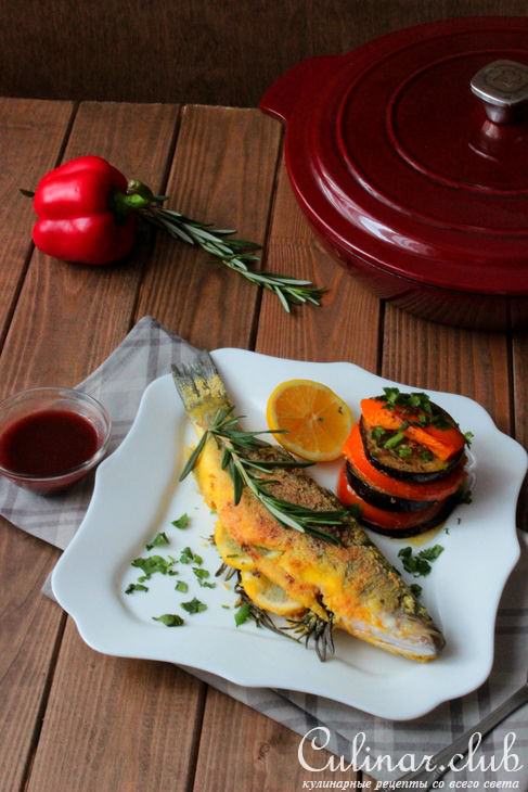 Сибас с соусом ткемали и овощами гриль.