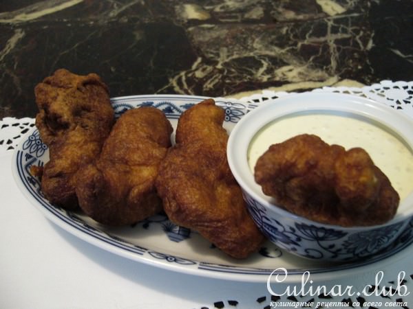 Рыба в кляре с сливочно-сырным соусом