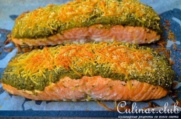 Лосось с хрустящей корочкой из песто и сыра
