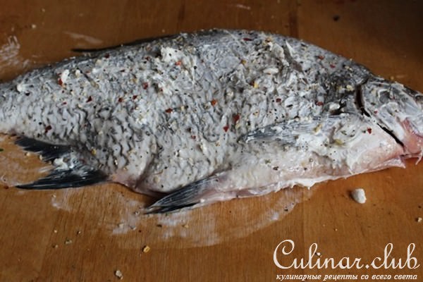 Лещ фаршированный кускусом