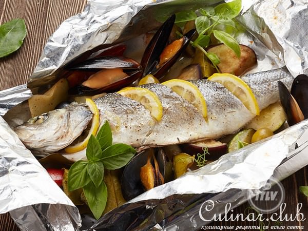 Сибас «карточчи» (в фольге) с овощами