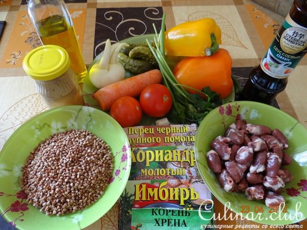 Жаркое из куриных сердец с гречкой и овощами под пикантной заливкой