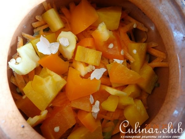 Жаркое из куриных сердец с гречкой и овощами под пикантной заливкой