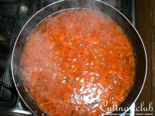 Почки тушеные с солеными огурцами