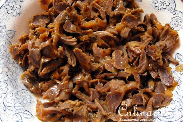 Овощи, фаршированные куриными желудками.