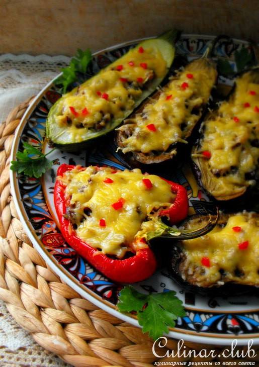 Овощи, фаршированные куриными желудками.