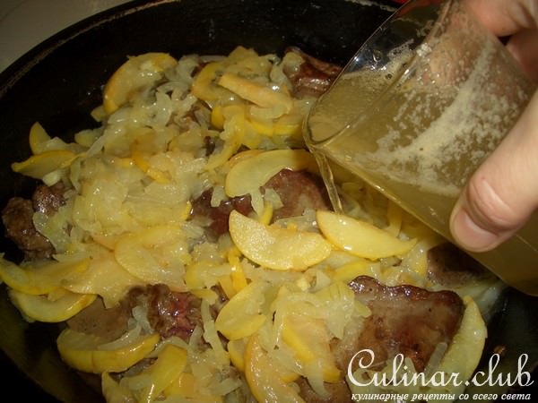 Печень индейки тушеная с яблоками