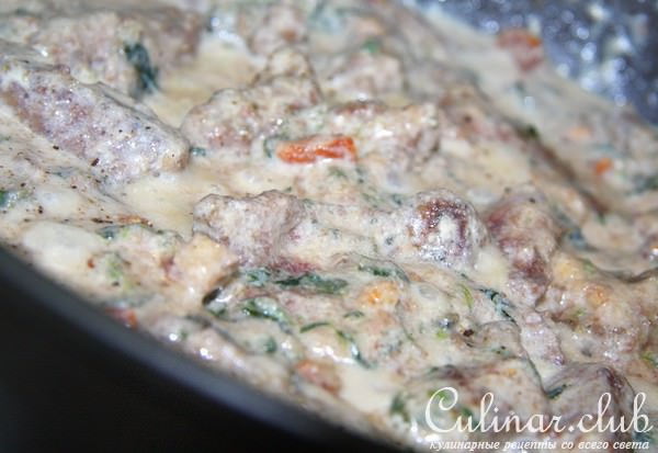 Нежнейшая печень в молочном соусе с курагой и орешками.