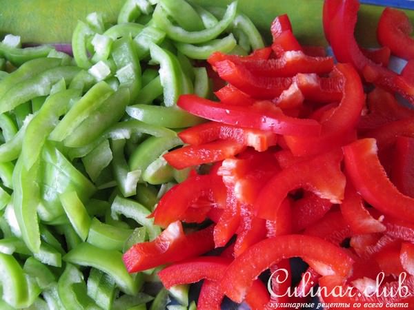Куриные потрошки с овощами и сметаной