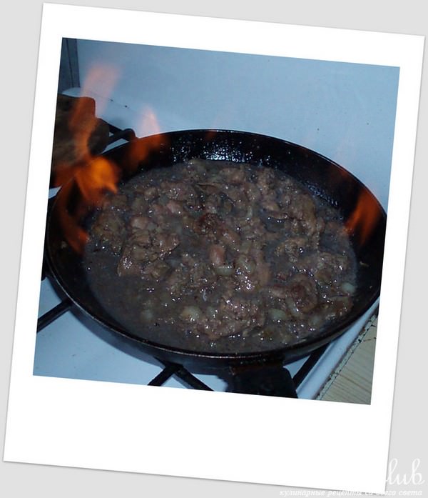 Куриные печеночки с яблоками